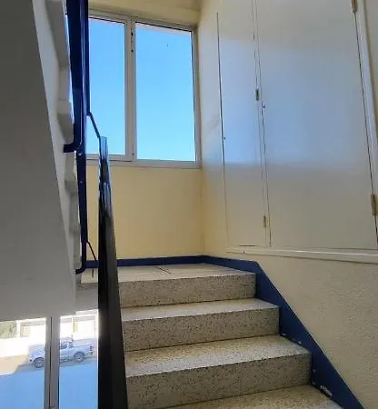 La Voile Bleue Ou Il Fait Bon Etre Et Commerces A Pied Daire