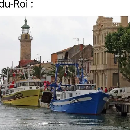 La Voile Bleue Ou Il Fait Bon Etre Et Commerces A Pied Le Grau-du-Roi