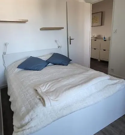 Apartment La Voile Bleue Ou Il Fait Bon Etre Et Commerces A Pied Le Grau-du-Roi