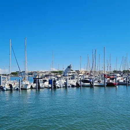 La Voile Bleue Ou Il Fait Bon Etre Et Commerces A Pied لو غراو دو روا