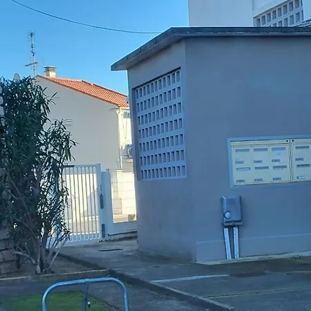 La Voile Bleue Ou Il Fait Bon Etre Et Commerces A Pied Apartman